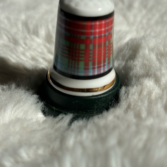 Vintage bone china thimble Key to the clans Scotcrest Scotland - Picture 6 of 7